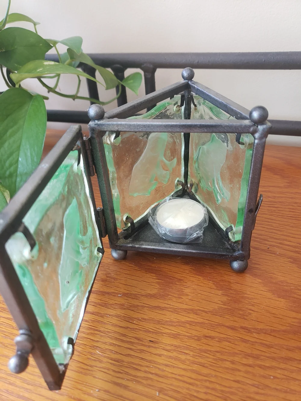 Green Frog Glass Tealight Candle Holder with Iron Frame
